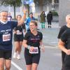 Tausende Menschen sind beim Einstein-Marathon am Sonntag bei bestem Wetter durch Ulm und Neu-Ulm gejoggt. 