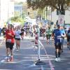 Tausende Menschen sind beim Einstein-Marathon am Sonntag bei bestem Wetter durch Ulm und Neu-Ulm gejoggt. 