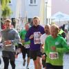 Tausende Menschen sind beim Einstein-Marathon am Sonntag bei bestem Wetter durch Ulm und Neu-Ulm gejoggt. 