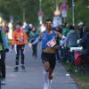 Tausende Menschen sind beim Einstein-Marathon am Sonntag bei bestem Wetter durch Ulm und Neu-Ulm gejoggt. 