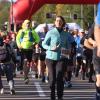 Tausende Menschen sind beim Einstein-Marathon am Sonntag bei bestem Wetter durch Ulm und Neu-Ulm gejoggt. 