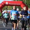 Tausende Menschen sind beim Einstein-Marathon am Sonntag bei bestem Wetter durch Ulm und Neu-Ulm gejoggt. 