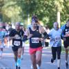 Tausende Menschen sind beim Einstein-Marathon am Sonntag bei bestem Wetter durch Ulm und Neu-Ulm gejoggt. 