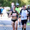 Tausende Menschen sind beim Einstein-Marathon am Sonntag bei bestem Wetter durch Ulm und Neu-Ulm gejoggt. 