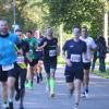 Tausende Menschen sind beim Einstein-Marathon am Sonntag bei bestem Wetter durch Ulm und Neu-Ulm gejoggt. 