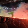 Im Spiel gegen den FSV Mainz 05 haben die Ultras des FC Augsburg unzählige Pyro-Fackeln gezündet. Jetzt ermittelt die Kriminalpolizei. 