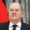 Bundeskanzler Olaf Scholz (rechts) will offenbar wieder mit Russlands Präsident Wladimir Putin telefonieren.