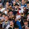 Das Publikum in den Bierzelten auf der Wiesn verlangt nach Musik. Einen neuen Hit gibt es dieses Jahr aber bislang nicht.