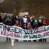 Aktivistinnen und Aktivisten setzen sich für den Schutz des Altdorfer Walds im Kreis Ravensburg ein. Nun protestieren sie auch mit einem Theaterstück. 