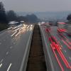 Auf der A8 fließt der größte Teil des Verkehrs durch den Landkreis. Doch abseits davon verteilen sich Fahrzeuge auf eine Vielzahl von Straßen.