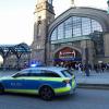 Über die Polizei hat das Gesundheitsamt des Bezirksamtes eine Personenfestsetzung im Hauptbahnhof veranlasst.