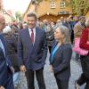 Wolf Dietrich Graf von Hundt (Mitte) wurde in der Fuggerei verabschiedet.  Walter Herberth und Annette Noffz zählten zu den Gästen.  