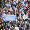 Bei der Demonstration zu dem das Bündnis „Nie wieder Krieg“ aufgerufen hatte, zogen Tausende von Teilnehmern durch Berlin.