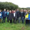 Zum offiziellen Start der Wiedervernässung im Dattenhauser Ried kamen Besucher offizieller Stellen zusammen. 