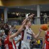 Ole Theiß (rechts) und die BG Leitershofen/Stadtbergen wollen sich in Ludwigsburg nicht so leicht vom Ball trennen lassen.