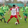 Der CSC Batzenhofen (am Ball Lukas Brem) und die SG Lützelburg (von links Patrick Bichler und Martin Uhl) trennten sich 1:1.