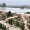 Der Fluss Lamone trat bereits vor rund zwei Wochen in der Nähe von Bagnacavallo in der Region Emilia-Romagna über die Ufer - jetzt sind dieselben Orte wieder vom Hochwasser betroffen.