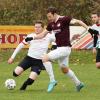 Mertingen-Coach Sven Rotzer (in Rot) ist zufrieden: Seine Mannschaft hat nach holprigem Start in die Kreisliga-Saison die Kurve gekriegt. 