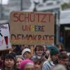 Tausende Menschen demonstrierten am Samstag friedlich gegen den AfD-Parteitag in Ulm.