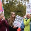 Tausende Menschen demonstrierten am Samstag friedlich gegen den AfD-Parteitag in Ulm.