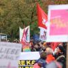 Tausende Menschen demonstrierten am Samstag friedlich gegen den AfD-Parteitag in Ulm.