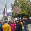 Tausende Menschen demonstrierten am Samstag friedlich gegen den AfD-Parteitag in Ulm.