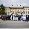 Die proisraelischen Demonstranten versammelten sich vor der Humboldt-Universität