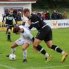 Umkämpfte Partie: Philippe Bauer (links) und der VfR Neuburg trennten sich vom TSV Meitingen (rechts Raphael Mahler) mit einem 2:2-Remis.