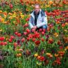 Umweltminister Thorsten Glauber (Freie Wähler) präsentiert sich zum Start der Landesgartenschau im Tulpenfeld. (Archivfoto)