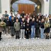 Haben den Audiowalk ins Leben gerufen: Die Klasse 7a mit drei Schülern 
der 9a und ihre Lehrerin Silvia Philipp (vorn, Zweite von rechts), daneben 
Bürgermeister Mirko Ketz; links Schulleiterin Ursula Werner. 