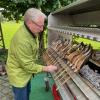 Forelle als Steckerlfisch war besonders beliebt bei den Besuchern des Burgheimer Fischerfestes.