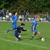 Der SV Cosmos Aystetten (im dunklen Trikot Arlind Qarri) musste sich gegen den Tabellenvorletzten SC Olching mit einem Unentschieden zufriedengeben.