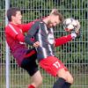 Mit etwas zu hohem Fuß klärt hier Wertingens Roman Tsebeliuk gegen den Dachauer Stefan Vötter. Am Ende der Landesliga-Partie auf dem Judenberg stand ein weiteres Remis (0:0) für die Gastgeber zu Buche.