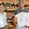 Sie dürfen stolz sein auf höchste Brotqualität: die Geschwister Gisela und Johannes Schilcher von der Bäckerei Storch in Rott. 