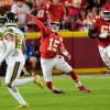 Die Kansas City Chiefs mit Quarterback Patrick Mahomes (Mitte) sind in dieser Saison noch ungeschlagen.