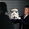 Der Stormtrooper-Helm ist eine von etwa 1.800 Filmrequisiten bei der Auktion.