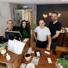 Chef Lucia Salerno, Tochter Karolina Schillacii, Ehemann Angel Schillacii and Mitarbeiter Cabir Gül prepare the Opening of the Pizzeria 