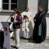 Die Leiterin der Kindertagesstätte Gabelbach mit Pfarrer Chalil (Mitte) und Religionspädagoge Felix Henkelmann.