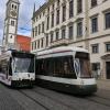 In Straßenbahnen und Bussen in Augsburg wird testweise ein Sicherheitsdienst eingesetzt.