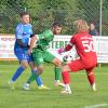 Jan Mielich (in Grün) und Jonas Bonn (in Rot) verteidigen hier gegen Ziemetshausens Sebastian Schieferle. Ob Bonn auch gegen Dinkelscherben das Tor hüten wird, konnte Coach Göttler unter der Woche noch nicht sagen.