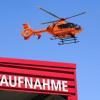 Ein Rettungshubschrauber flog den Verletzten in ein nahegelegenes Krankenhaus. (Symbolbild)