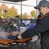 Während die Würste auf dem Grill brutzelten, spielten die Landsberger Wirtshausmusikanten zum 70-jährigen Bestehen der Landsberger Metzgerei Moser auf.