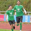 Oh, wie ist das schön: Die Torschützen Darijo Grmaca (1) und Meric Capar (2) bejubeln einen von drei Treffern für die TSG Thannhausen.