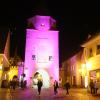 Bunt beleuchtet: das Untere Tor mit dem Wittelsbacher Museum. Bei  der Museumsnacht herrscht in Aichach eine ganz besondere Atmosphäre. 