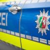 Nach einer Messerattacke gegen einen polnischen Fußballfan in Köln hat die Polizei einen gesuchten 17-Jährigen festgenommen.