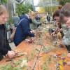 Gartenfans bis aus dem Alpenraum strömten auf die Illertisser Jungviehweide, um sich beim Gartenflohmarkt „Gras und Krempel“ für den bevorstehenden Herbst und eventuell schon mit Frühjahrszwiebeln einzudecken. 