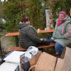 Gartenfans bis aus dem Alpenraum strömten auf die Illertisser Jungviehweide, um sich beim Gartenflohmarkt „Gras und Krempel“ für den bevorstehenden Herbst und eventuell schon mit Frühjahrszwiebeln einzudecken. 