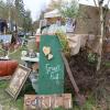 Gartenfans bis aus dem Alpenraum strömten auf die Illertisser Jungviehweide, um sich beim Gartenflohmarkt „Gras und Krempel“ für den bevorstehenden Herbst und eventuell schon mit Frühjahrszwiebeln einzudecken. 