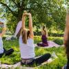 Zum Yoga gibt es auch alkoholfreien Wein und Sekt.