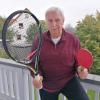 Egal ob Tennis- oder Tischtennisschläger, wenn Peter-Josef Deppenwiese so ein Spielgerät in den Händen hielt, fühlt er sich genauso wohl wie auf dem Fußballplatz oder bei Rundfahrten auf dem Roller.